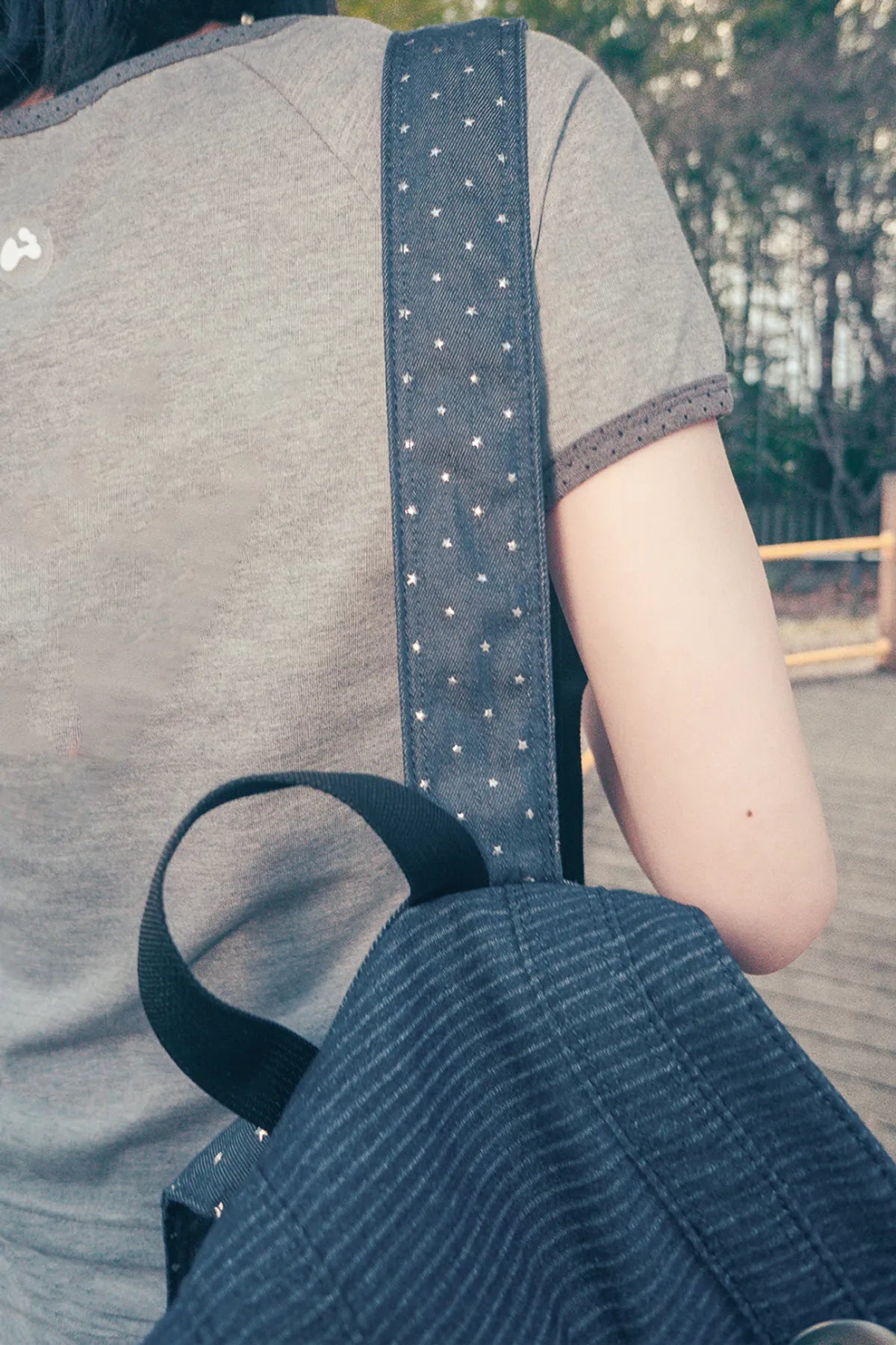 HUGYOURSKIN STARDUST DENIM BACKPACK (BLUE)