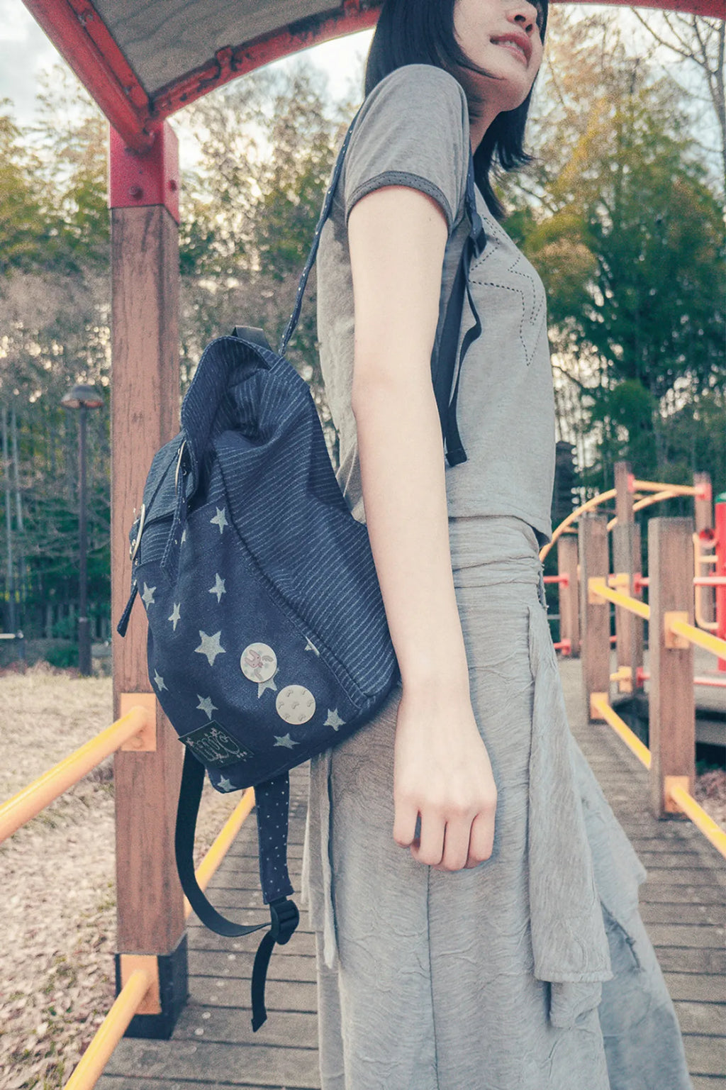 HUGYOURSKIN STARDUST DENIM BACKPACK (BLUE)