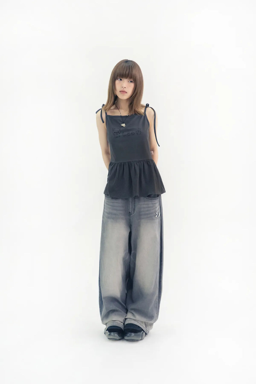 HUGYOURSKIN KORILAKKUMA WASHED JEANS (CHARCOAL)