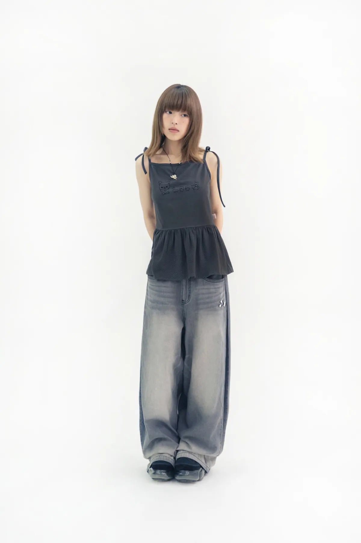 HUGYOURSKIN KORILAKKUMA WASHED JEANS (CHARCOAL)