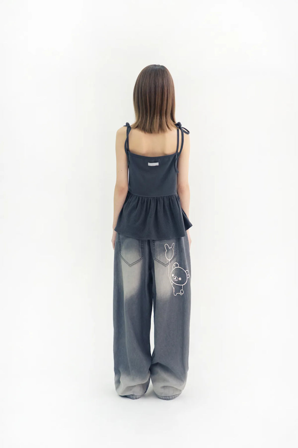 HUGYOURSKIN KORILAKKUMA WASHED JEANS (CHARCOAL)