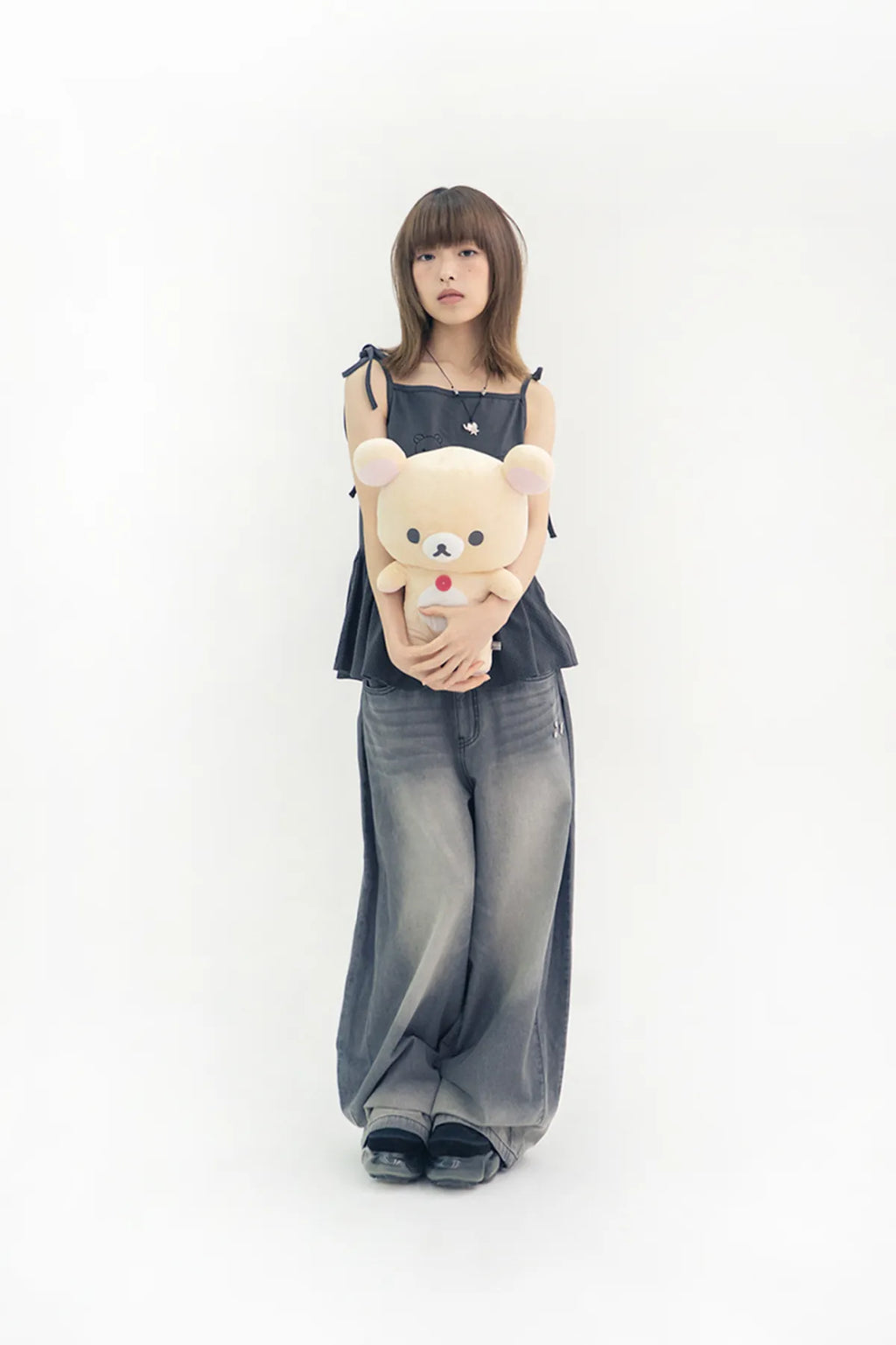 HUGYOURSKIN KORILAKKUMA WASHED JEANS (CHARCOAL)