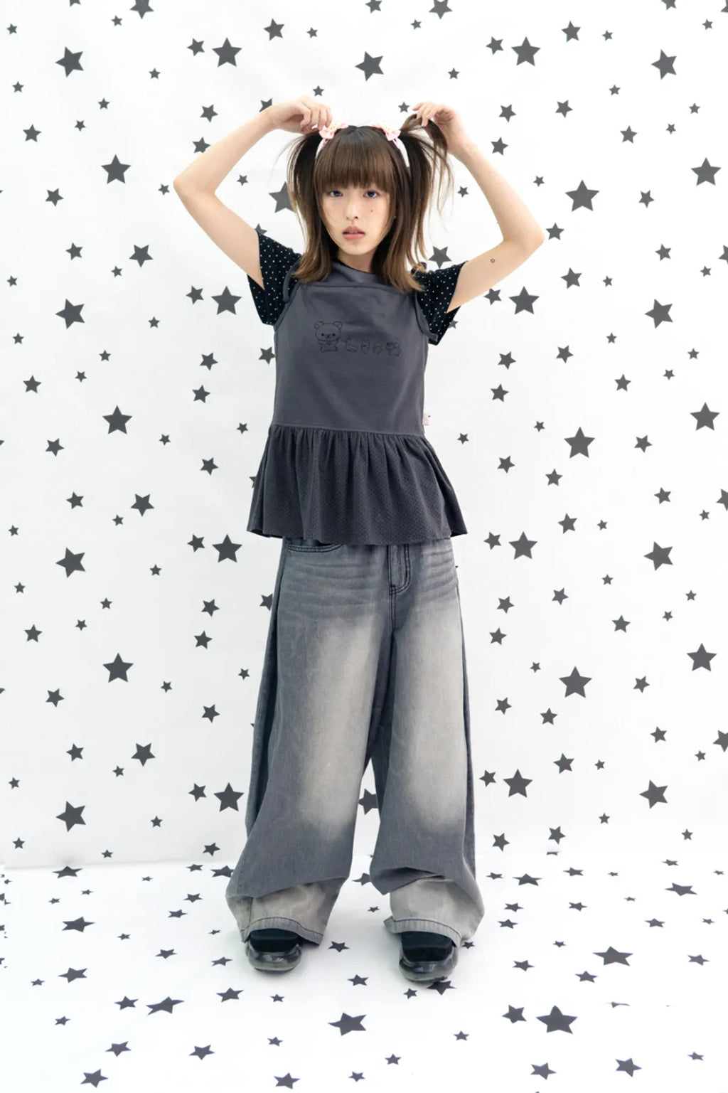 HUGYOURSKIN KORILAKKUMA WASHED JEANS (CHARCOAL)