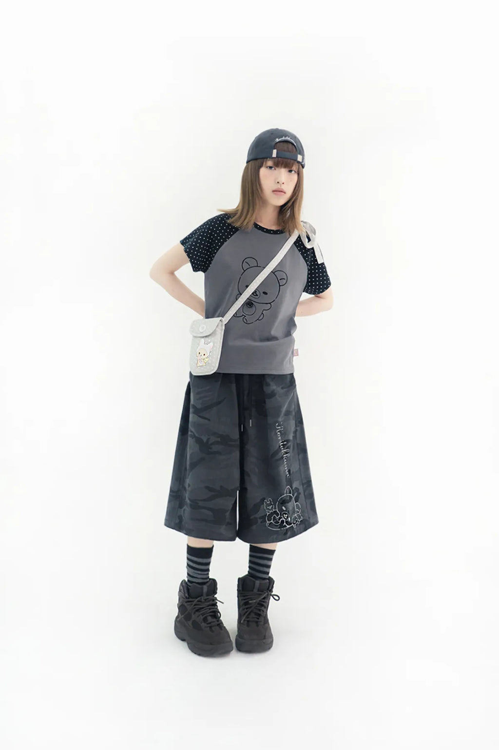 HUGYOURSKIN CAMO KORILAKKUMA BERMUDA PANTS (CHARCOAL)