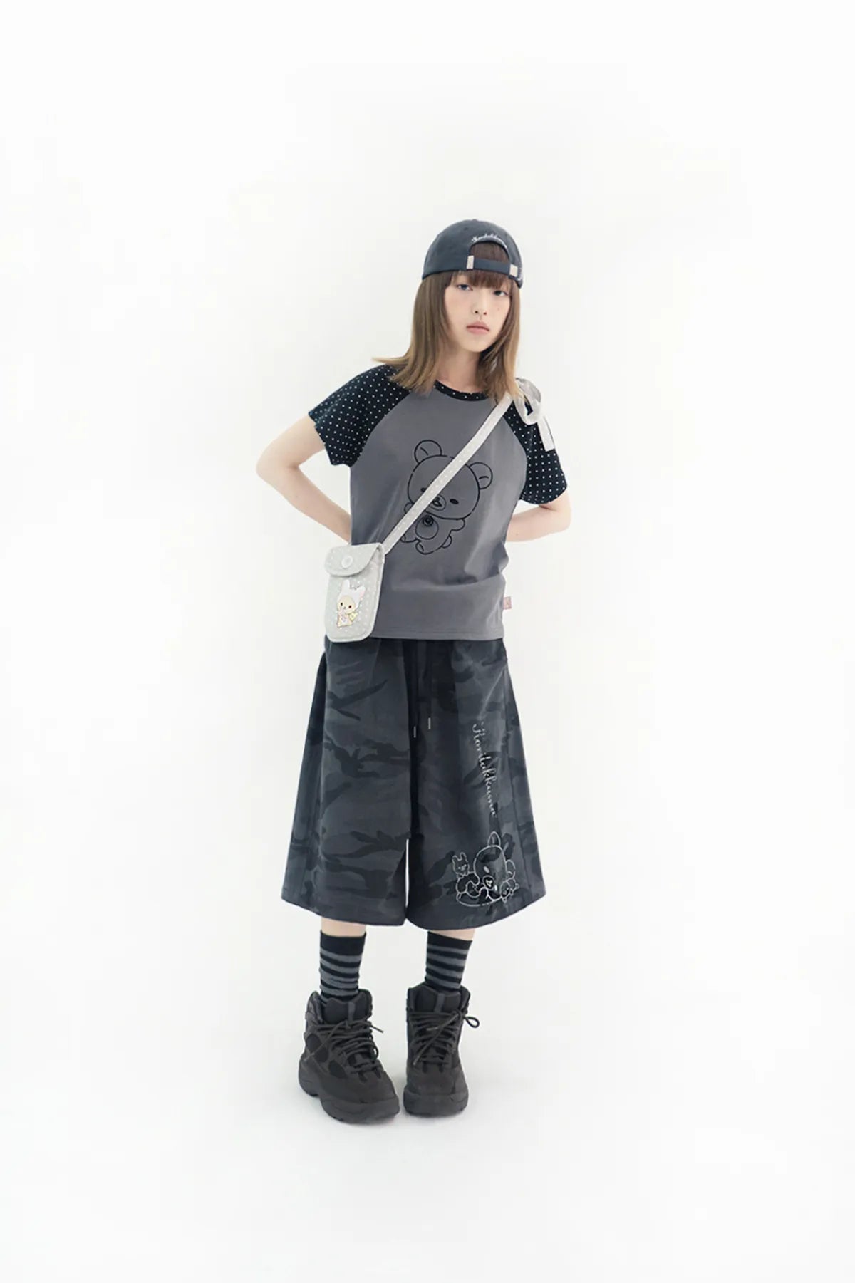 HUGYOURSKIN CAMO KORILAKKUMA BERMUDA PANTS (CHARCOAL)