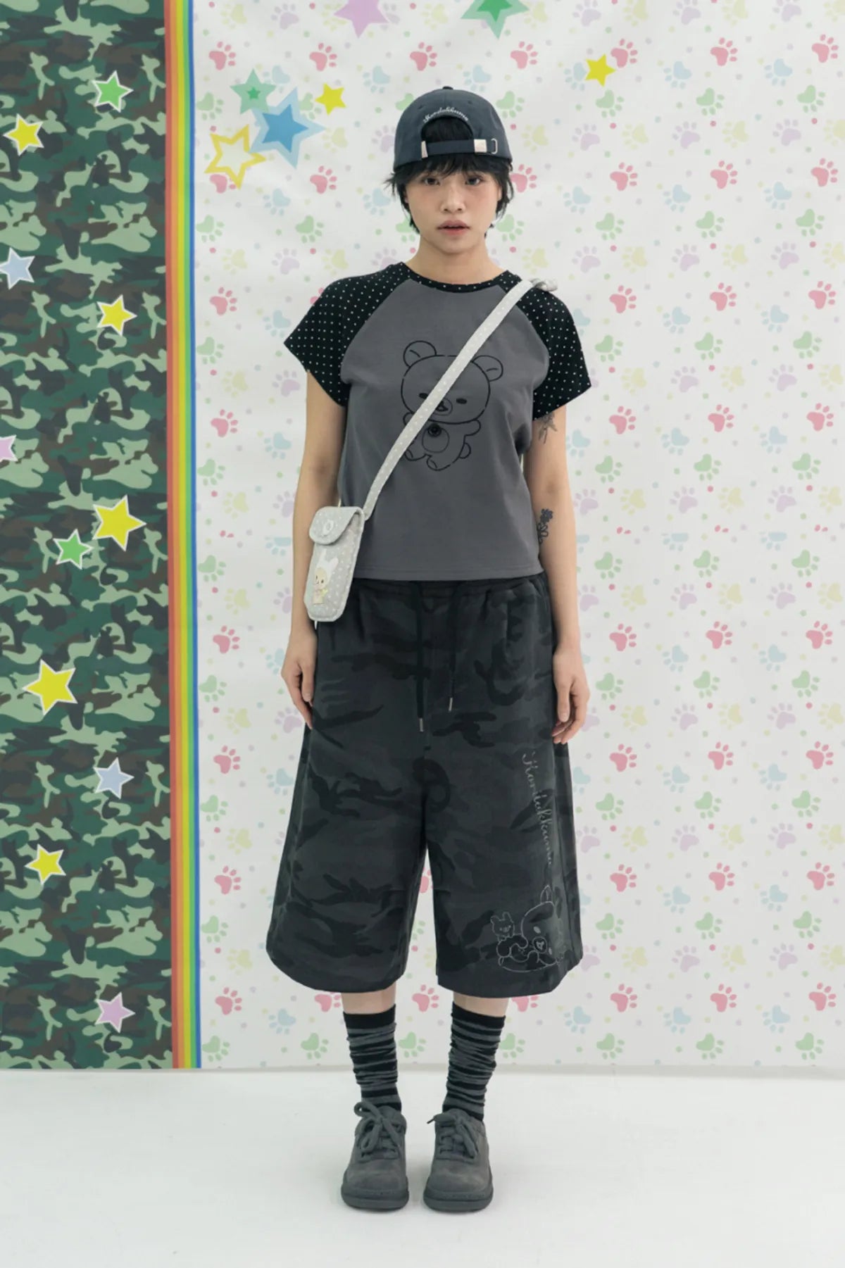 HUGYOURSKIN CAMO KORILAKKUMA BERMUDA PANTS (CHARCOAL)