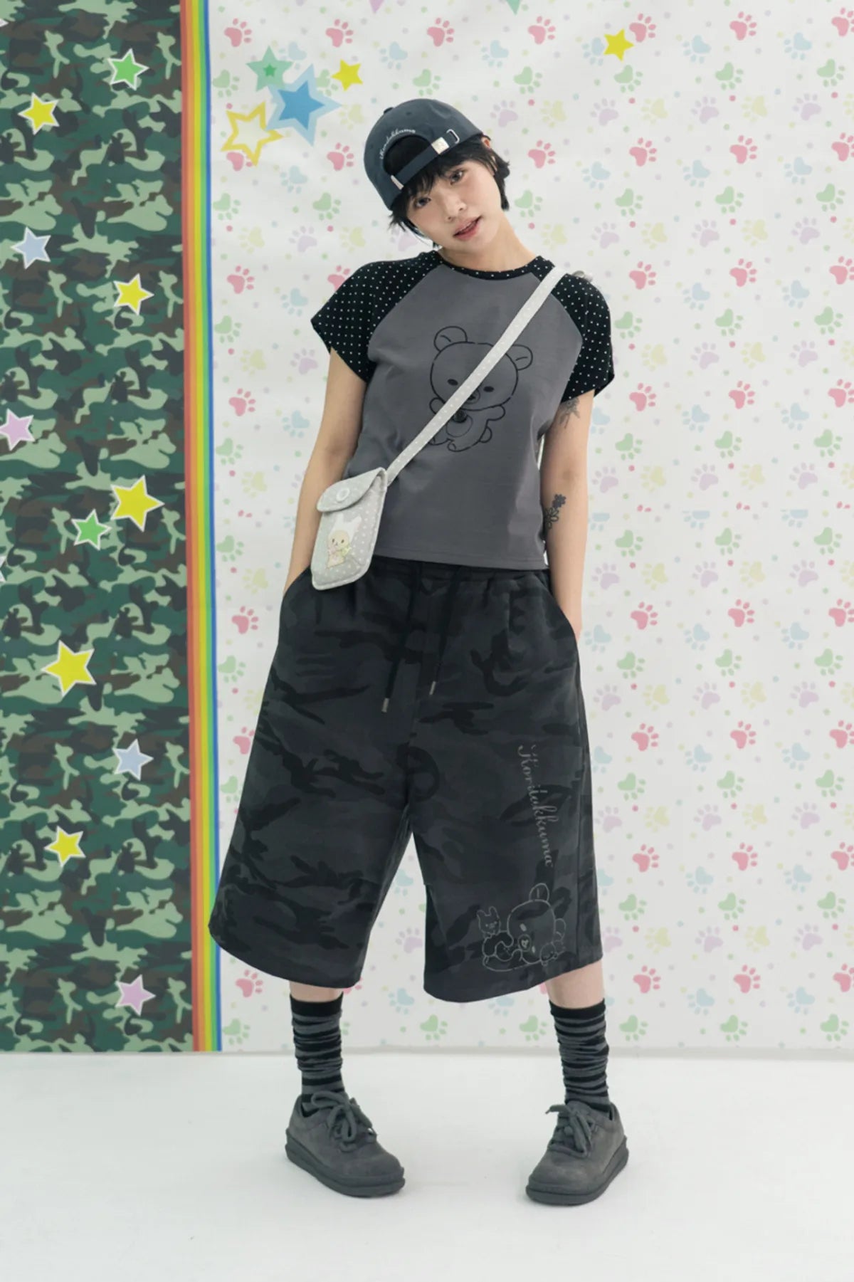 HUGYOURSKIN CAMO KORILAKKUMA BERMUDA PANTS (CHARCOAL)