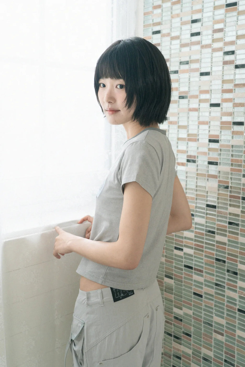 HUGYOURSKIN GLITTER MELTED TEE (GREY)