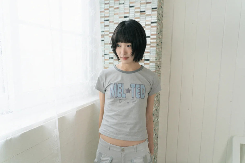 HUGYOURSKIN GLITTER MELTED TEE (GREY)