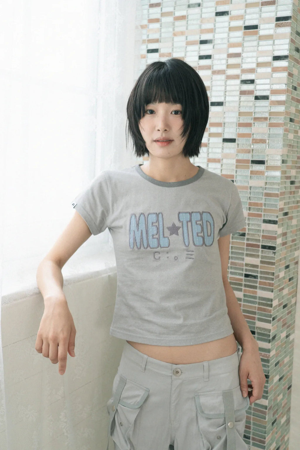 HUGYOURSKIN GLITTER MELTED TEE (GREY)