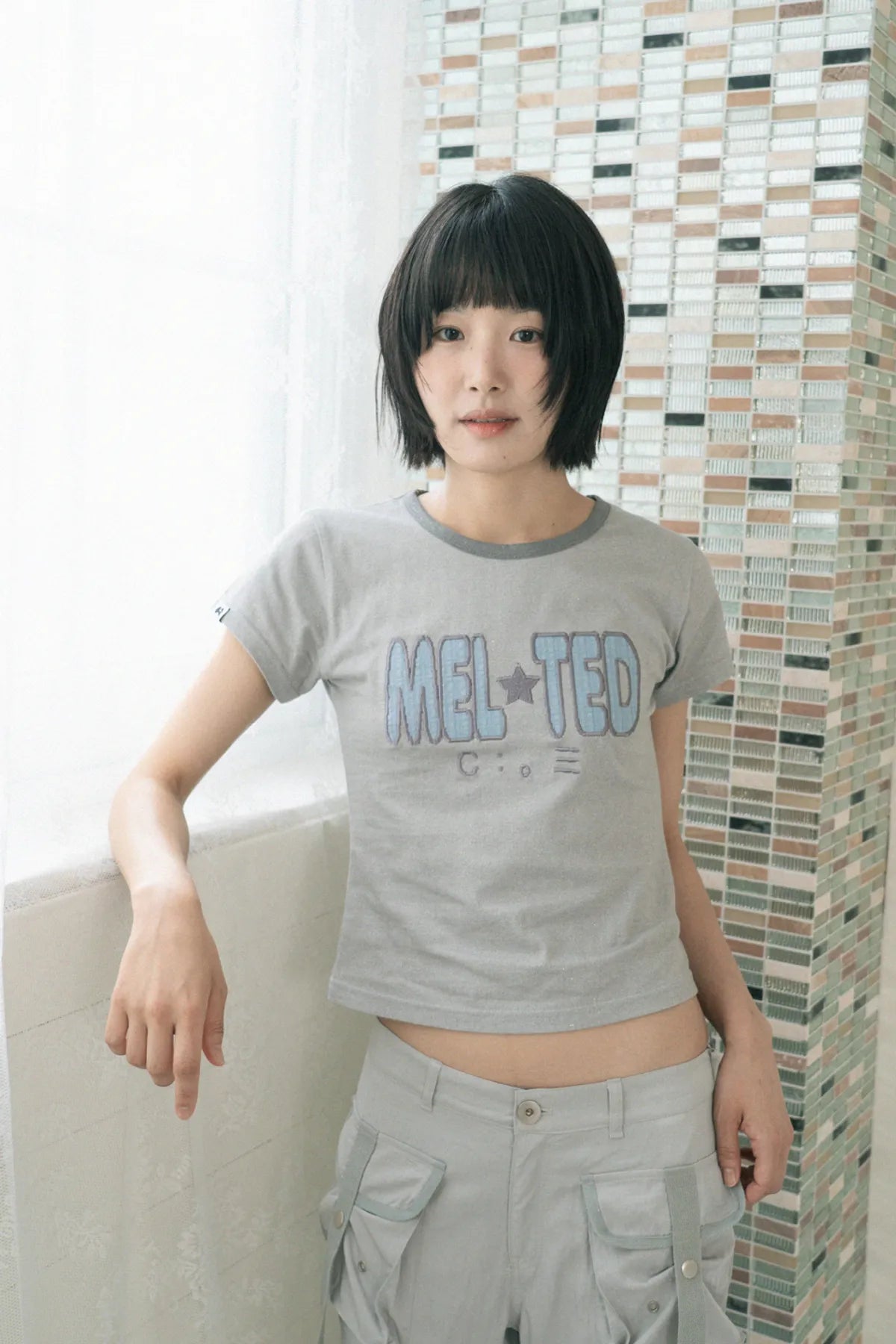 HUGYOURSKIN GLITTER MELTED TEE (GREY)