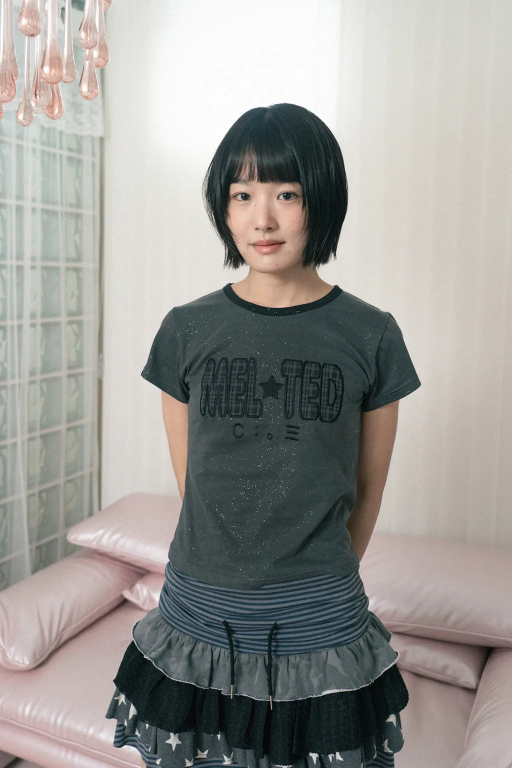 HUGYOURSKIN GLITTER MELTED TEE (CHARCOAL)