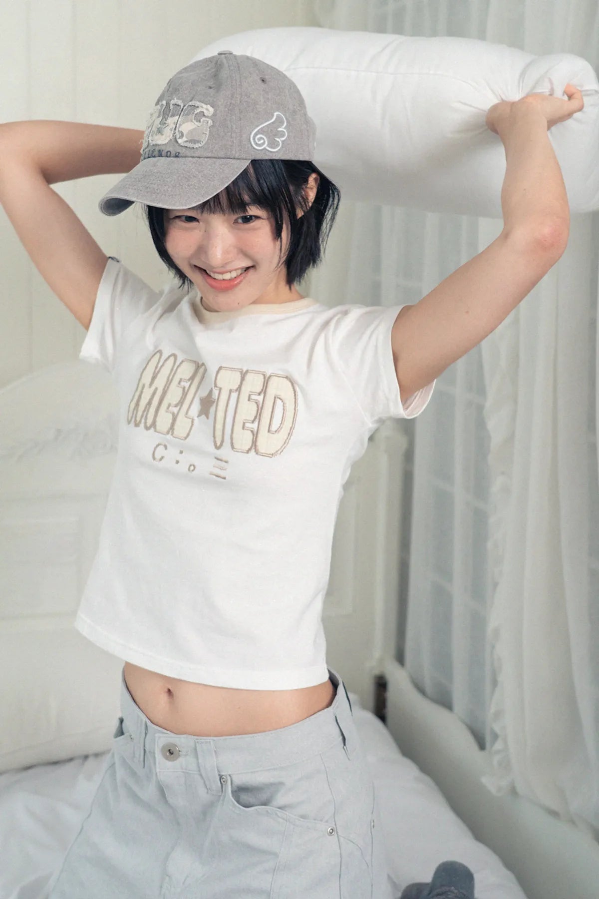 HUGYOURSKIN GLITTER MELTED TEE (WHITE)