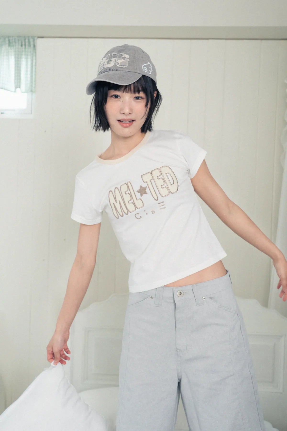 HUGYOURSKIN GLITTER MELTED TEE (WHITE)