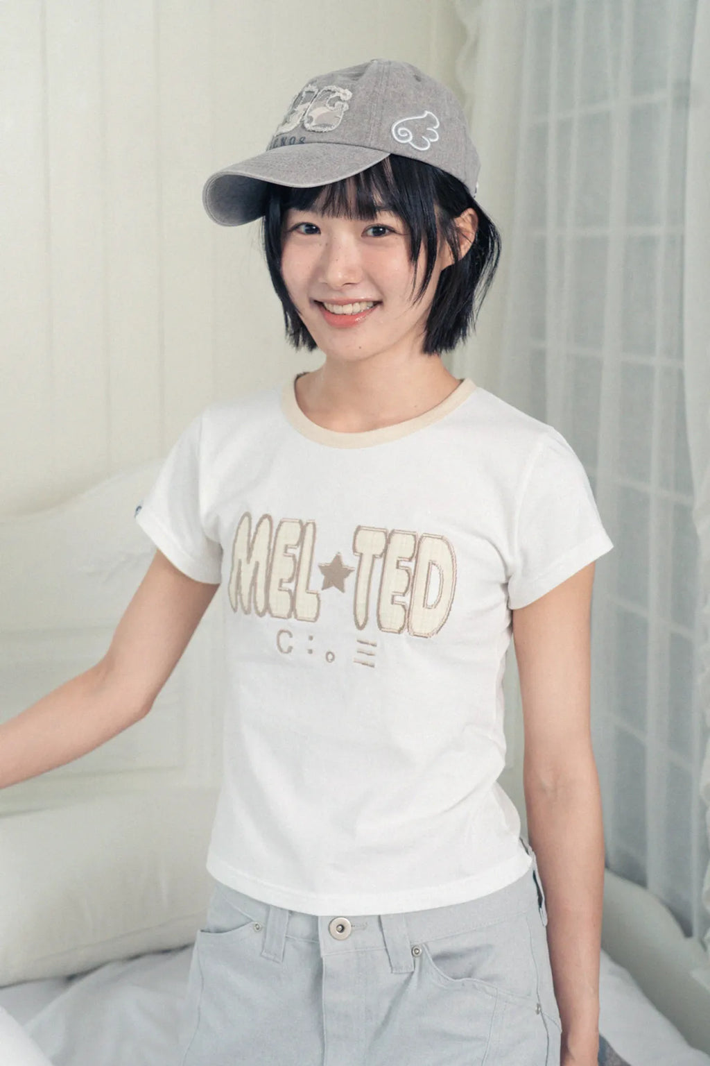 HUGYOURSKIN GLITTER MELTED TEE (WHITE)