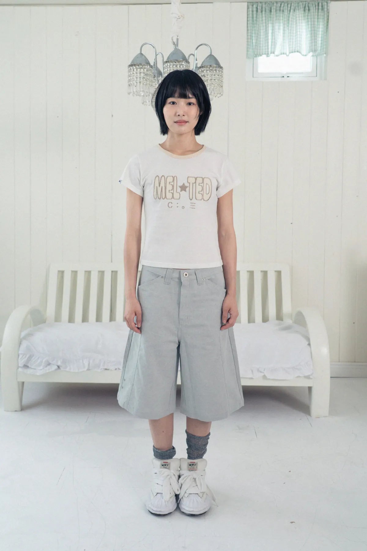 HUGYOURSKIN GLITTER MELTED TEE (WHITE)