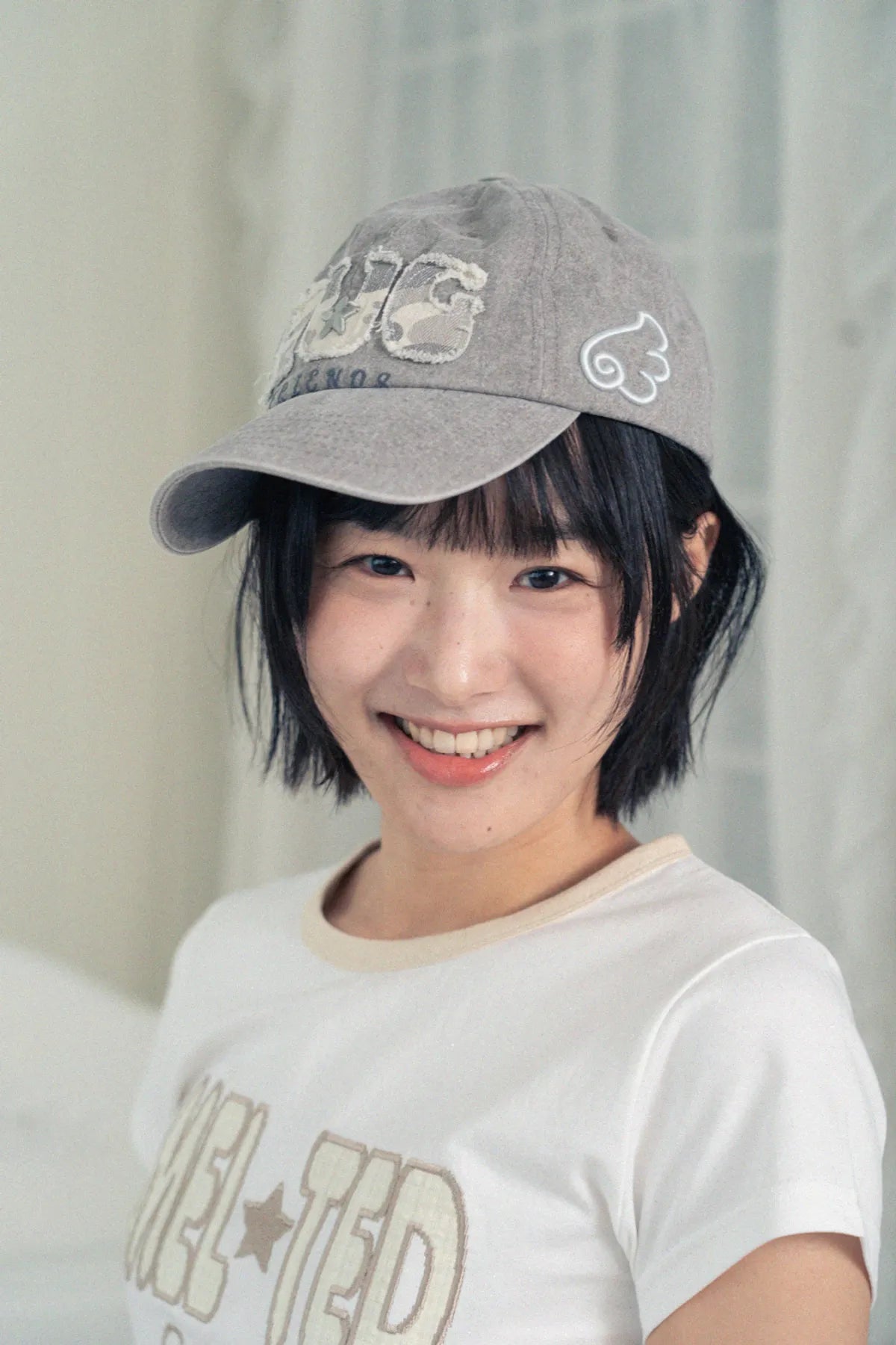 HUGYOURSKIN GLITTER MELTED TEE (WHITE)