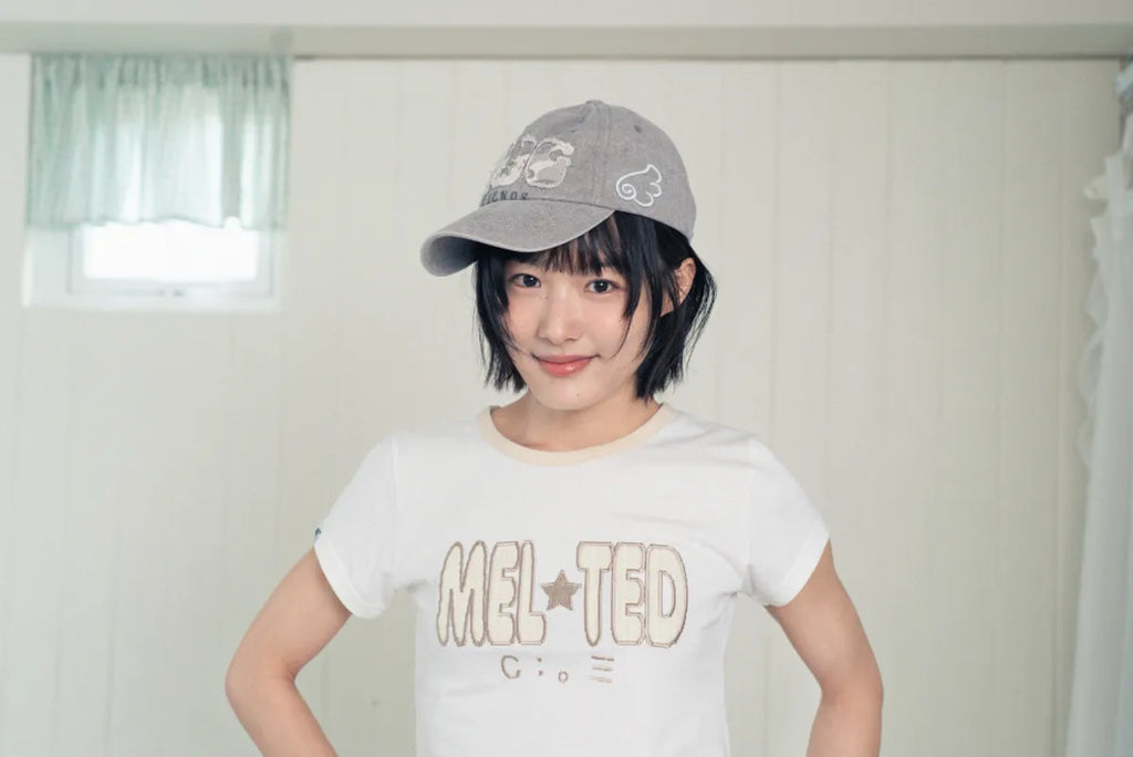 HUGYOURSKIN GLITTER MELTED TEE (WHITE)