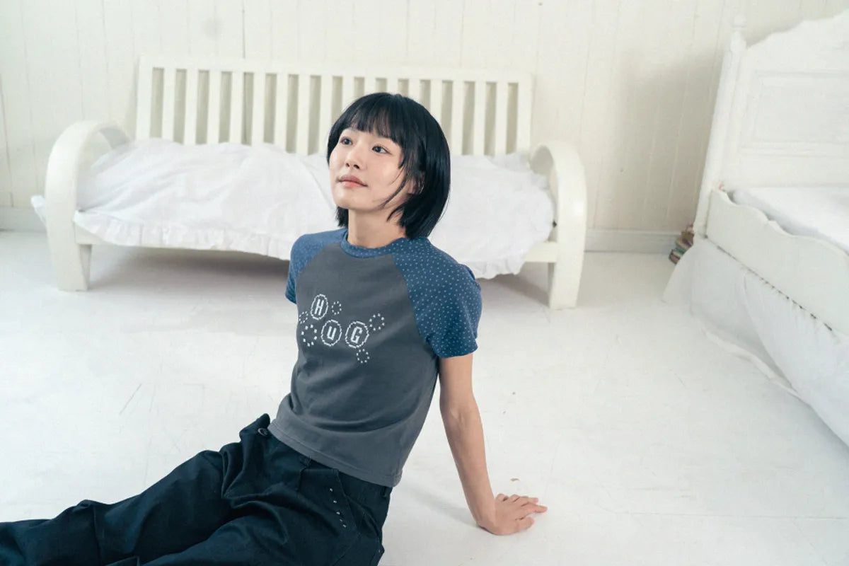 HUGYOURSKIN PIXEL RAGLAN TEE (CHARCOAL)