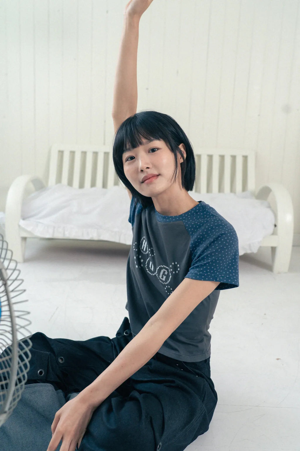 HUGYOURSKIN PIXEL RAGLAN TEE (CHARCOAL)