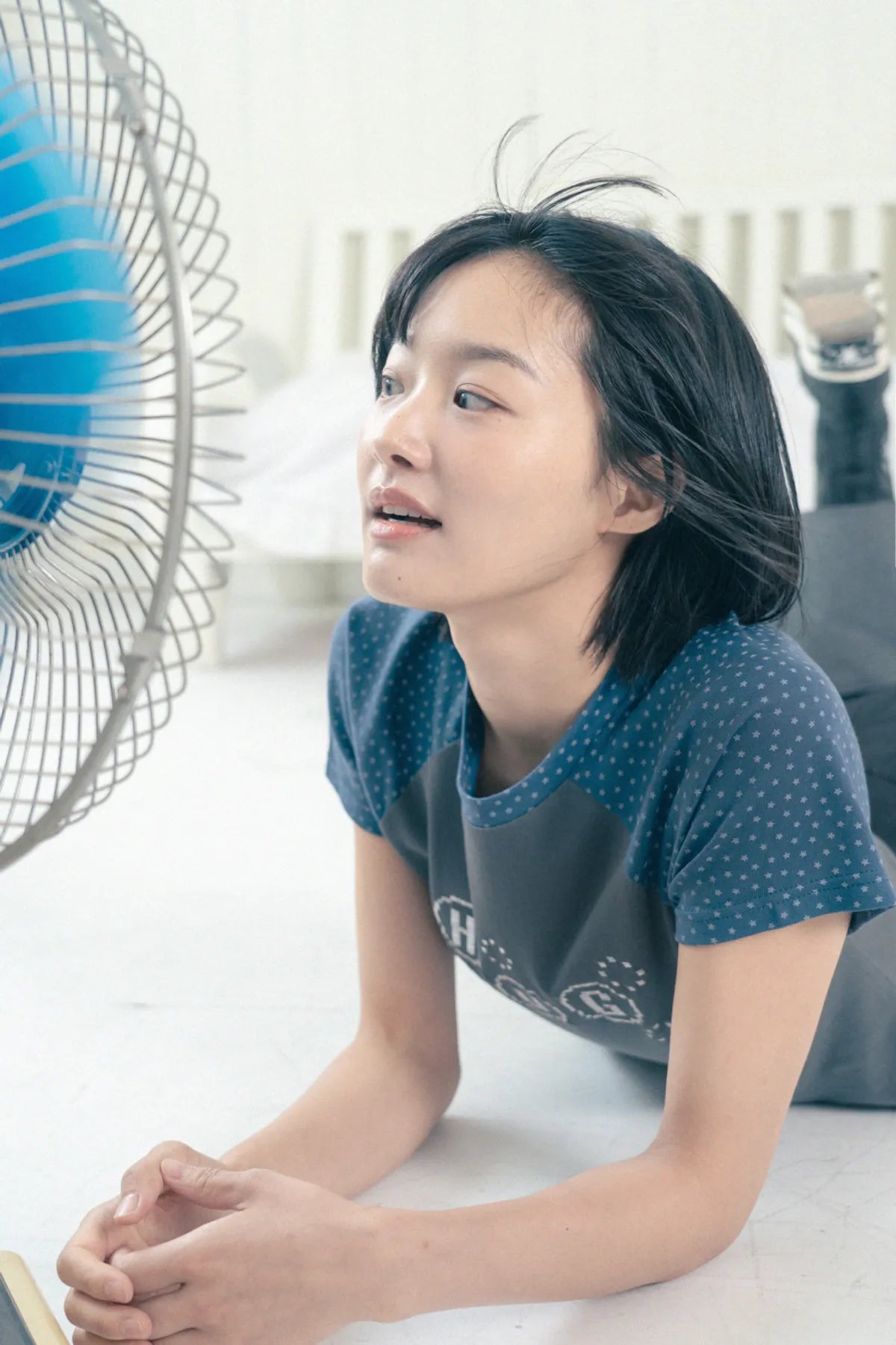 HUGYOURSKIN PIXEL RAGLAN TEE (CHARCOAL)