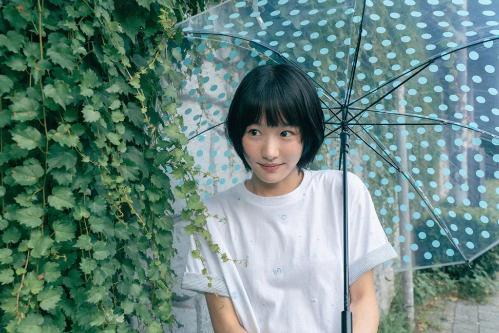 HUGYOURSKIN EMBO ROLL-UP TEE (WHITE)