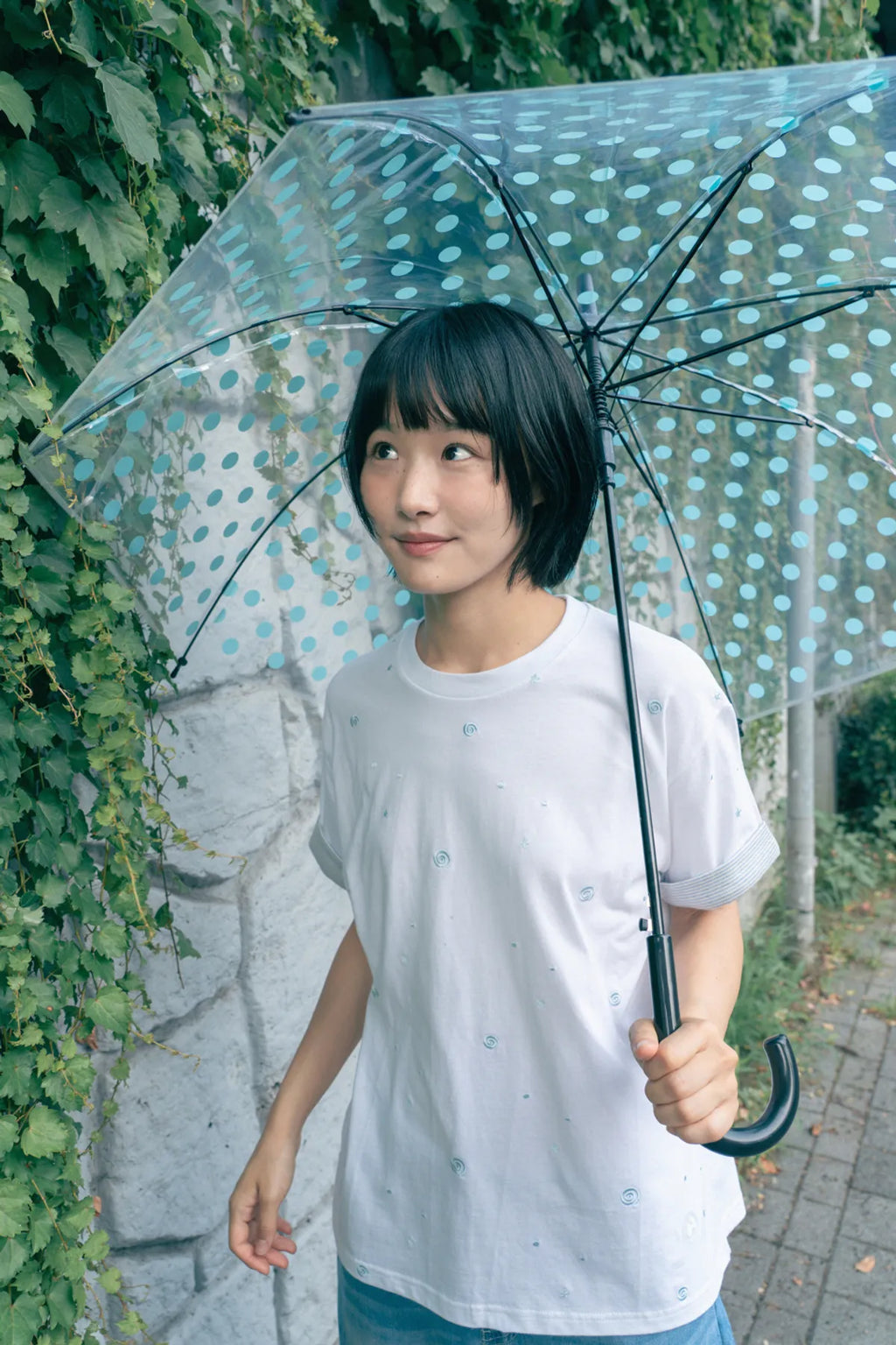 HUGYOURSKIN EMBO ROLL-UP TEE (WHITE)
