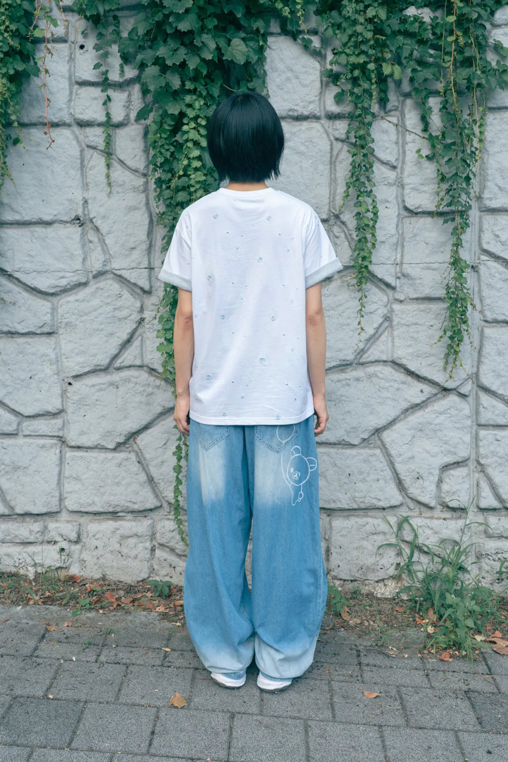 HUGYOURSKIN EMBO ROLL-UP TEE (WHITE)