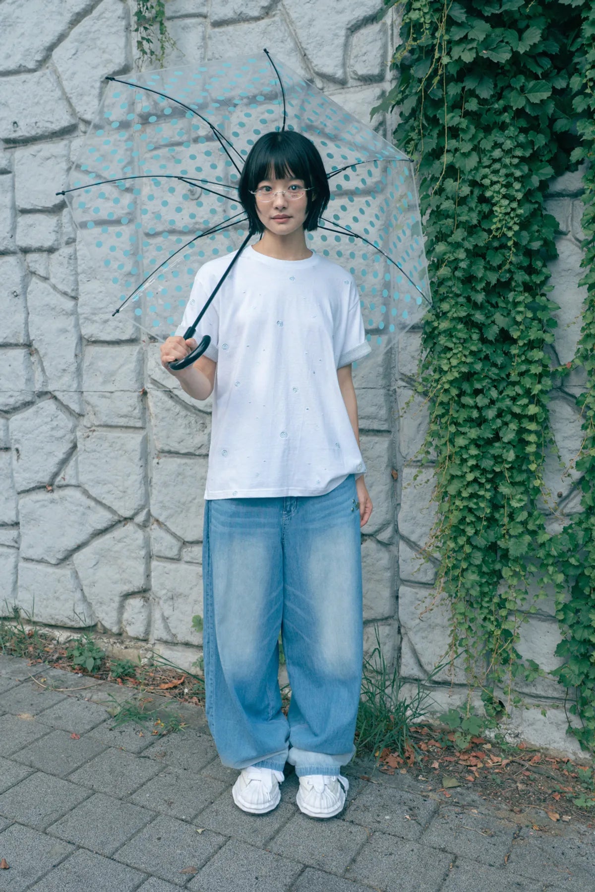 HUGYOURSKIN EMBO ROLL-UP TEE (WHITE)