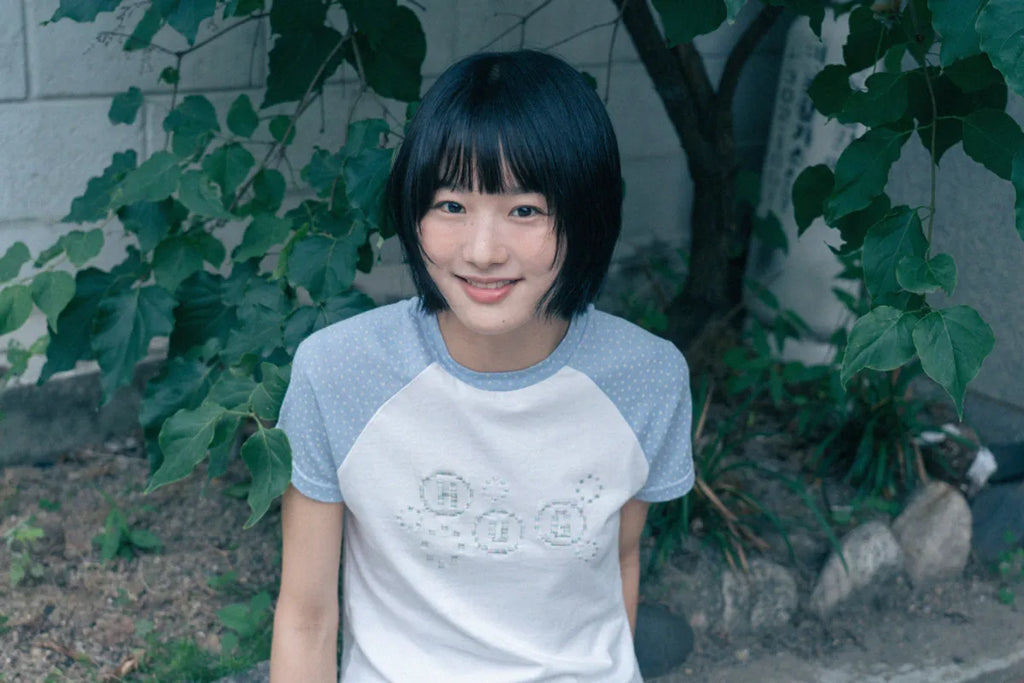 HUGYOURSKIN PIXEL RAGLAN TEE (WHITE)