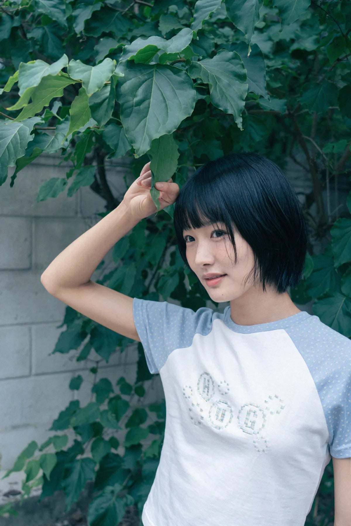 HUGYOURSKIN PIXEL RAGLAN TEE (WHITE)