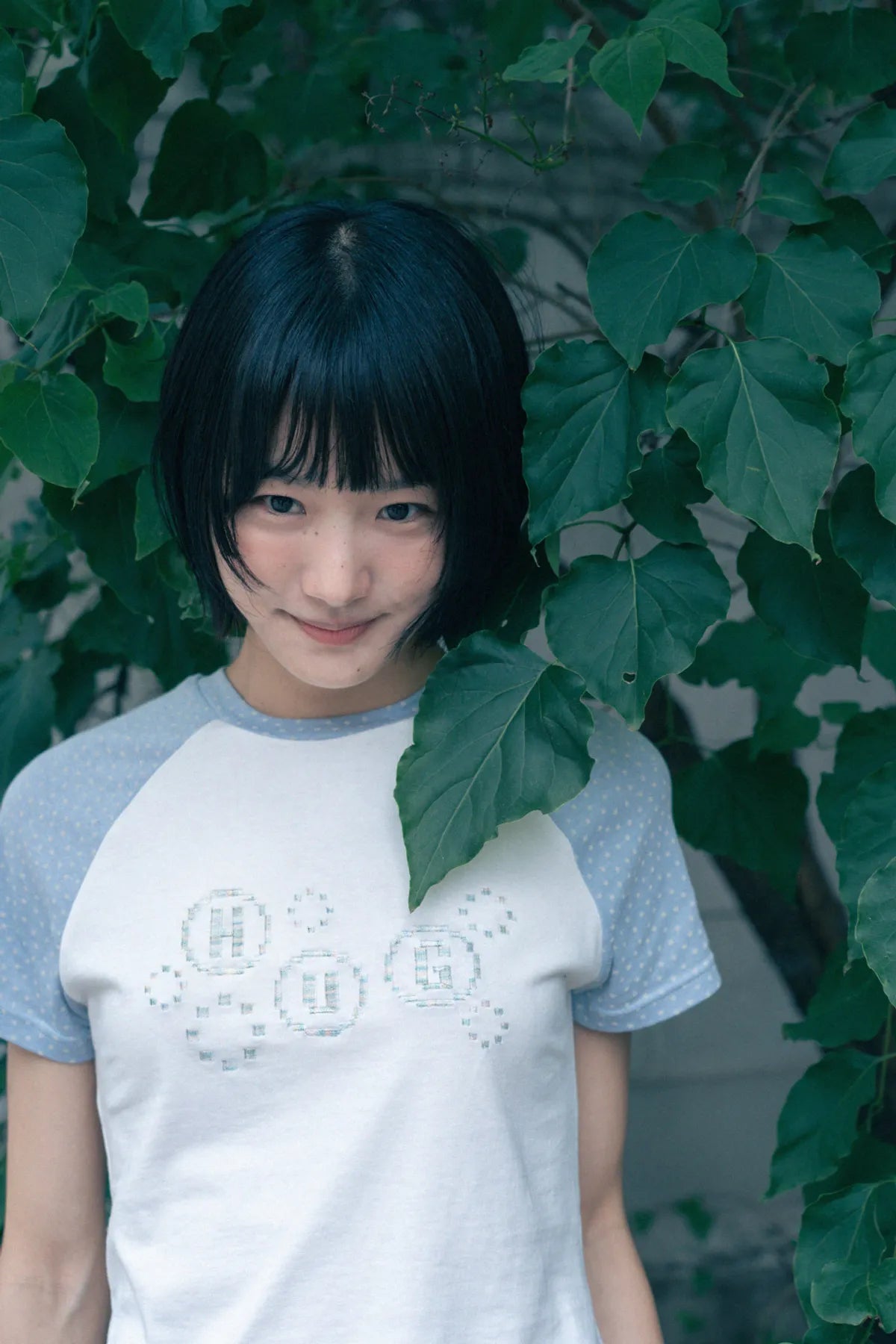 HUGYOURSKIN PIXEL RAGLAN TEE (WHITE)