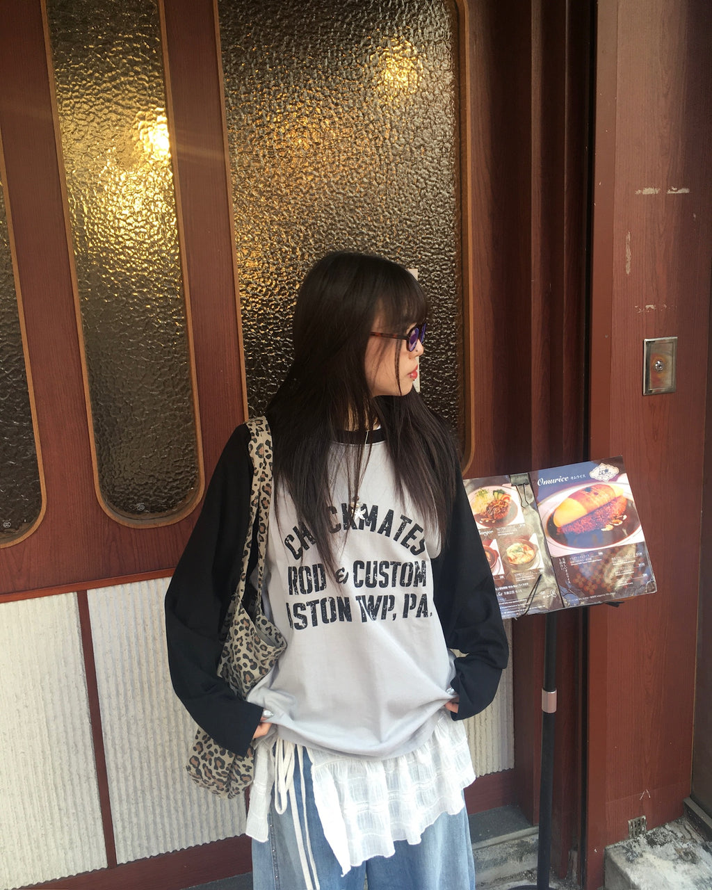 checkmates raglan tee (black/grey)