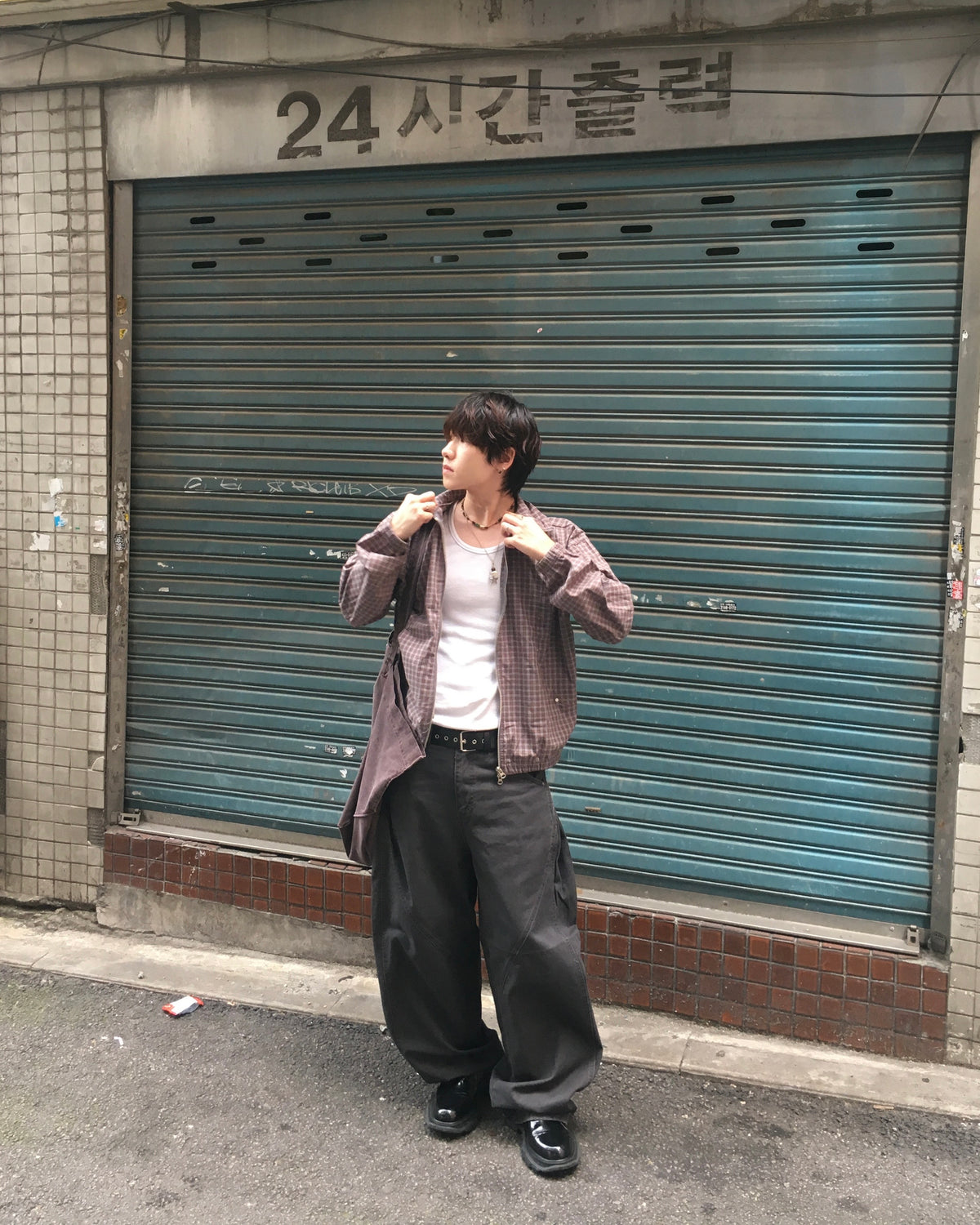 wavy chino pants (charcoal)