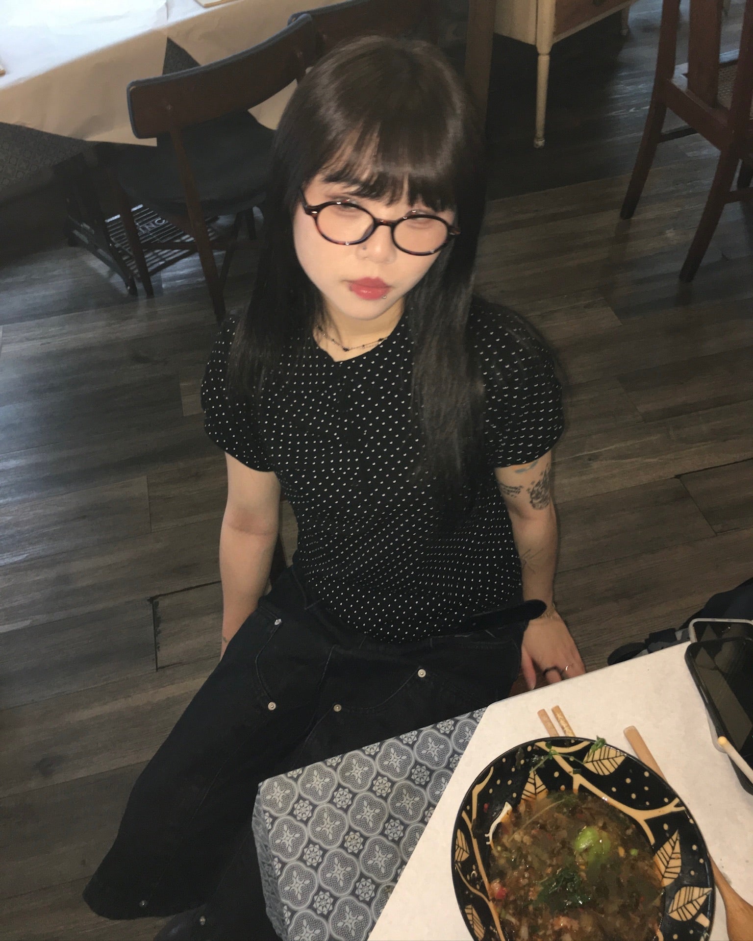 dot rounded puff tee (black)
