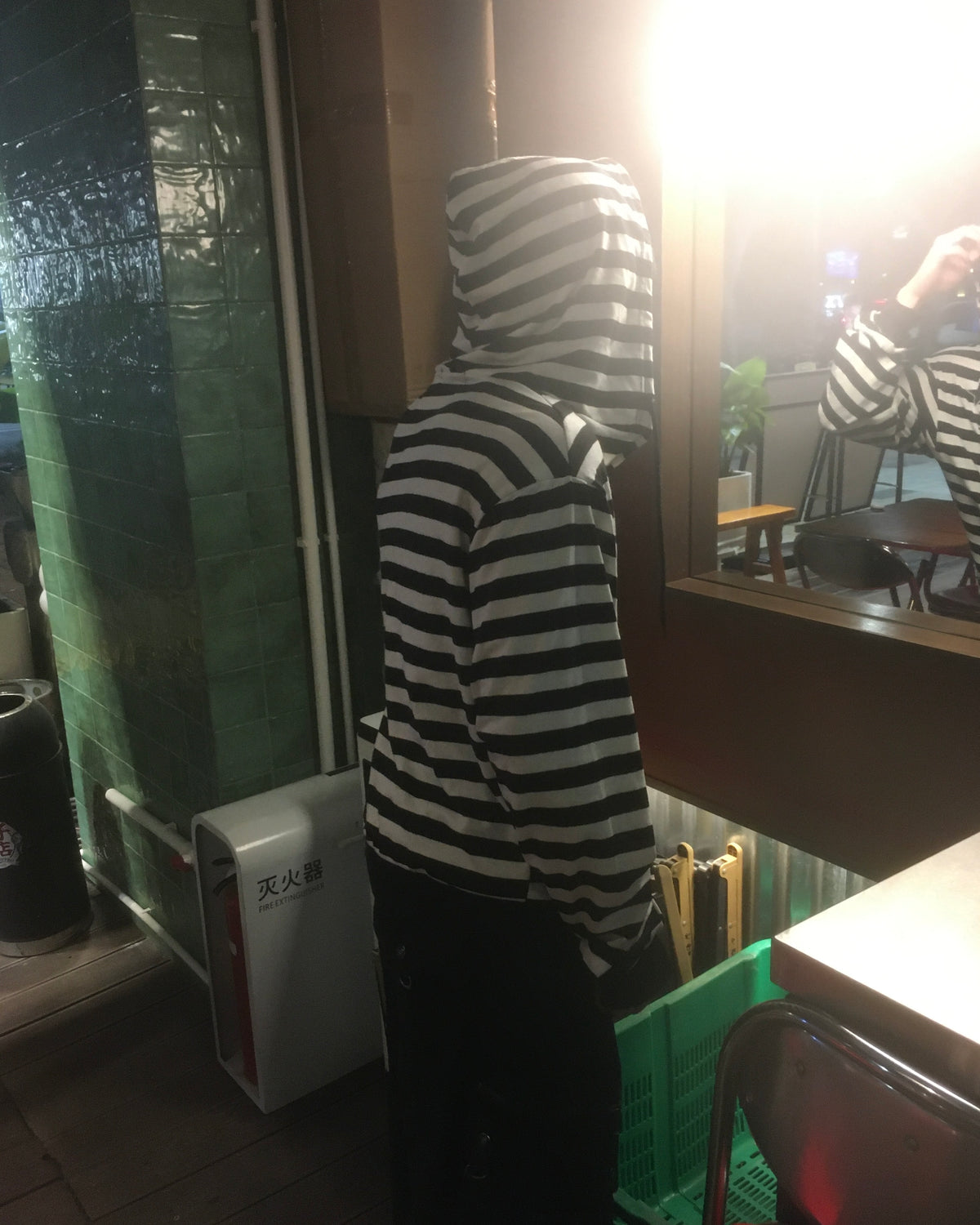 20 striped zip-up hoodie (black)