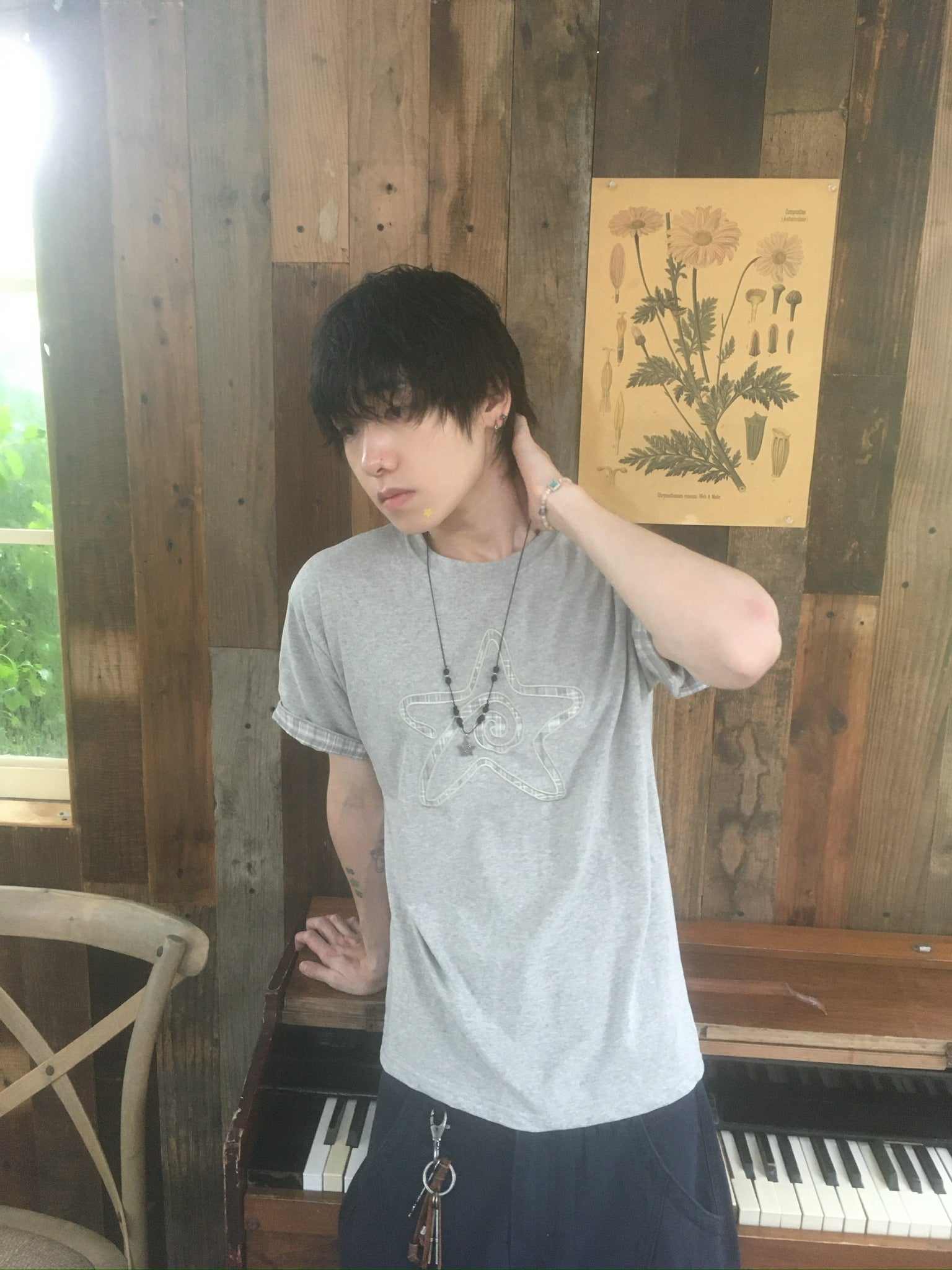 check star roll-up tee (grey)