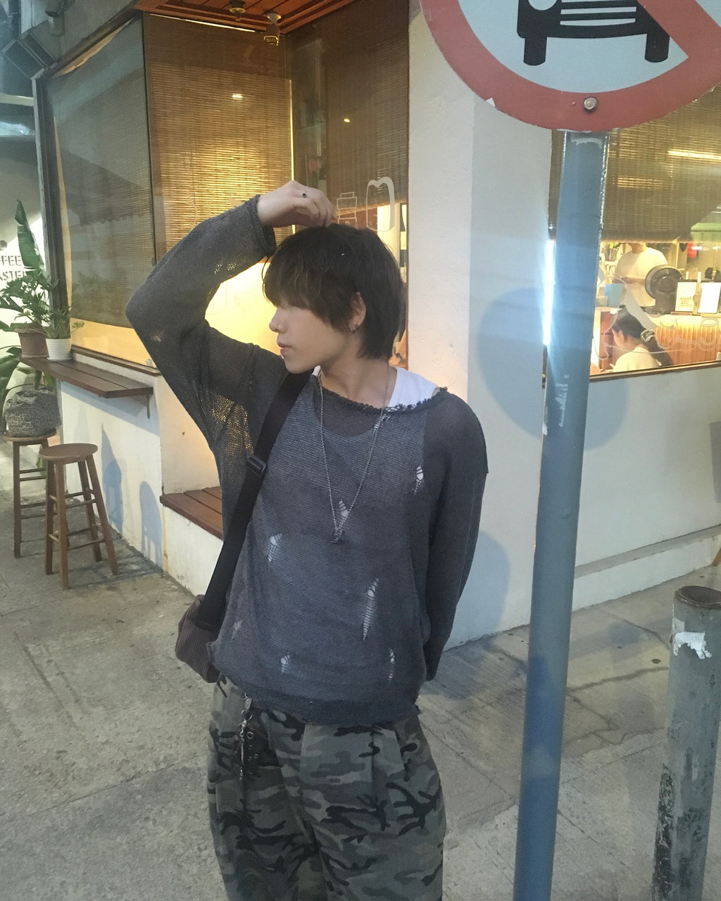 damaged mesh knit (charcoal)