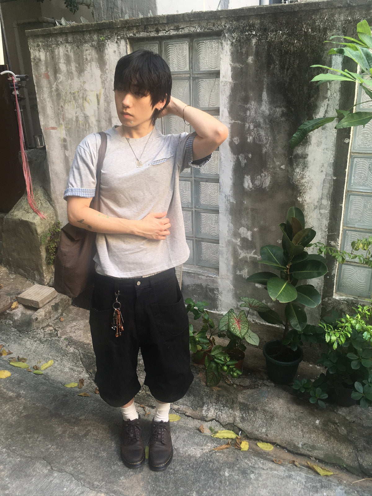 check roll-up pocket tee (grey)