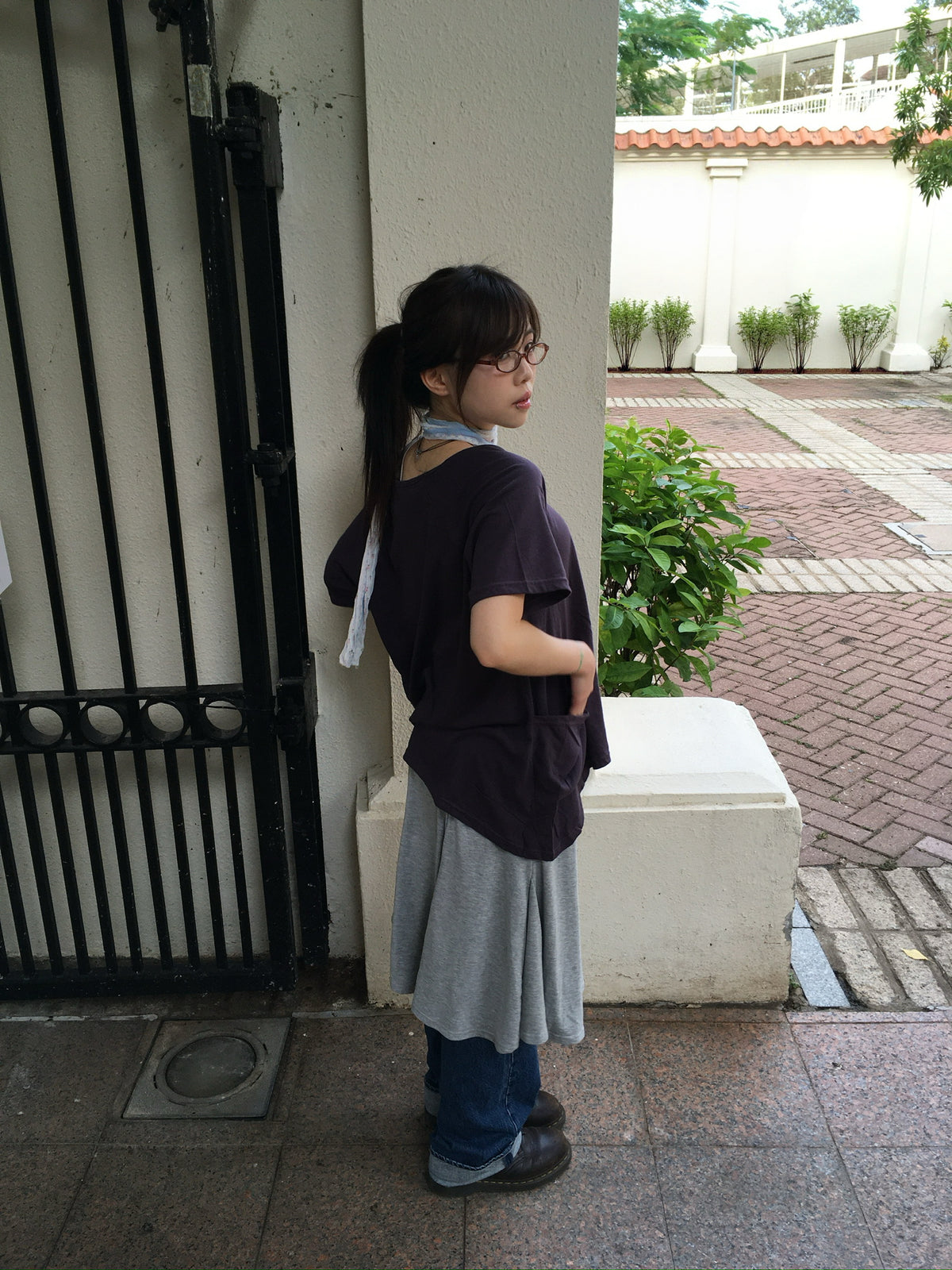 gathered neck pocket tee (purple)