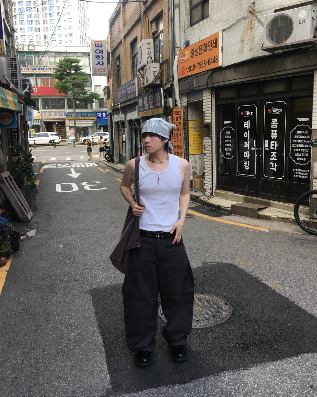 wavy chino pants (charcoal)