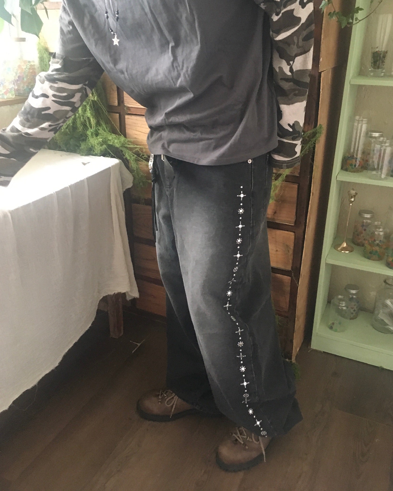 studded balloon jeans (black)