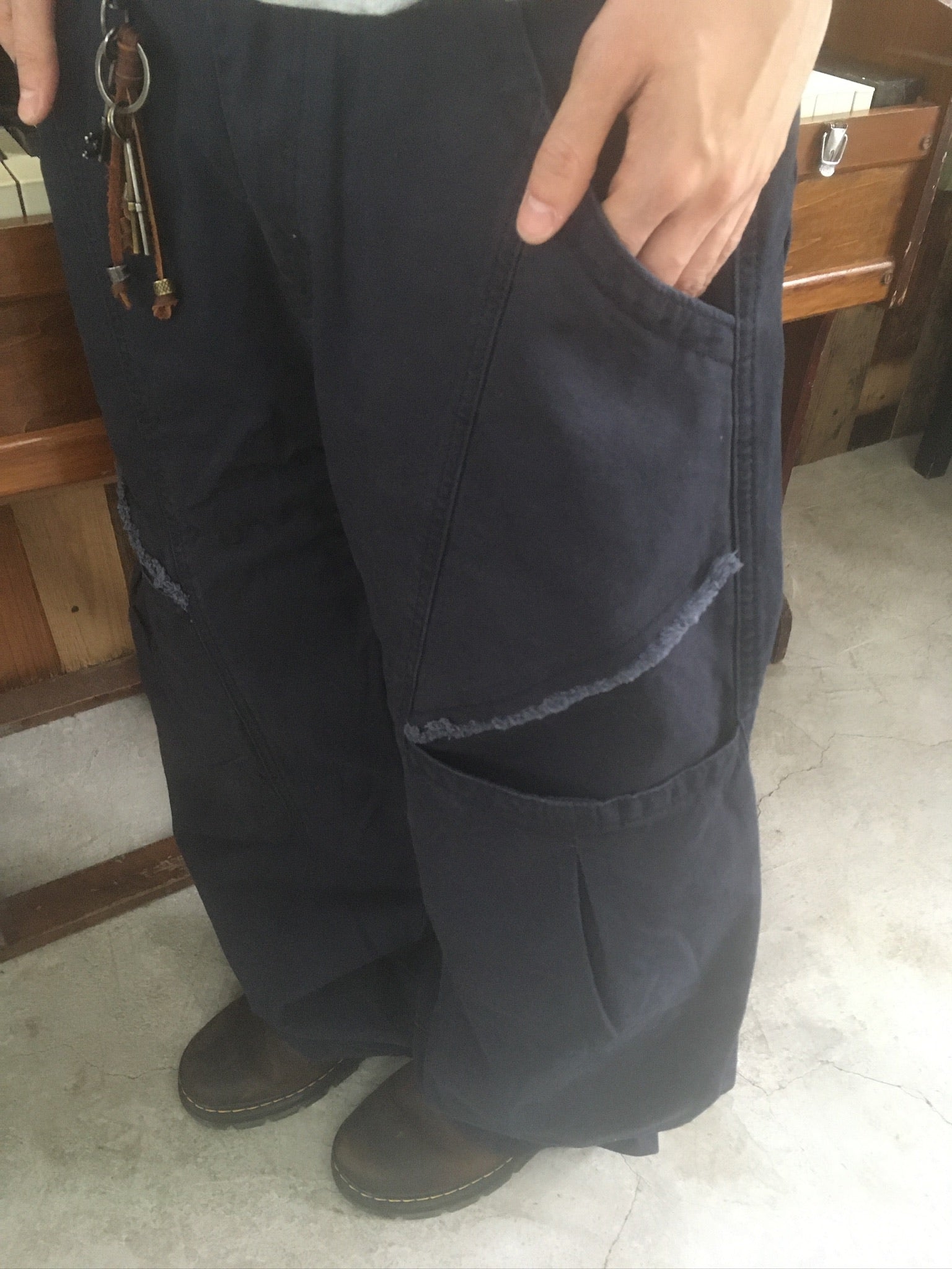 hem button cargo pants (navy)