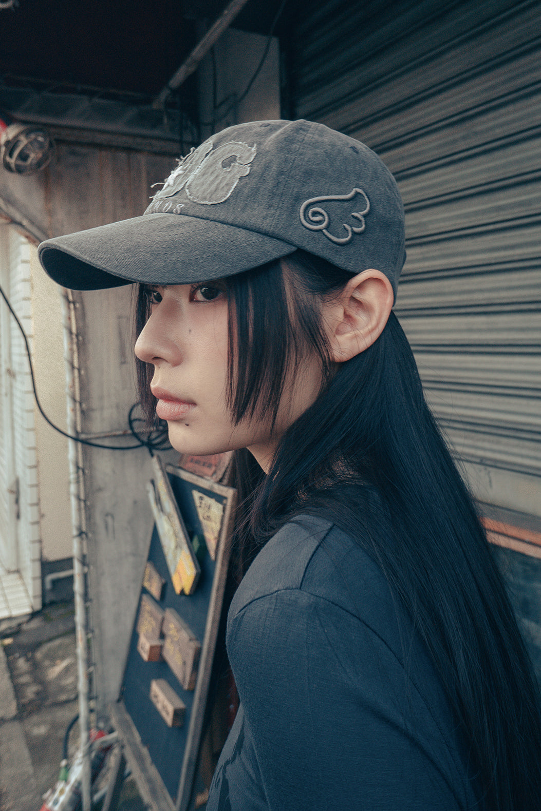 HUGYOURSKIN HUG FRIENDS CAP (CHARCOAL)