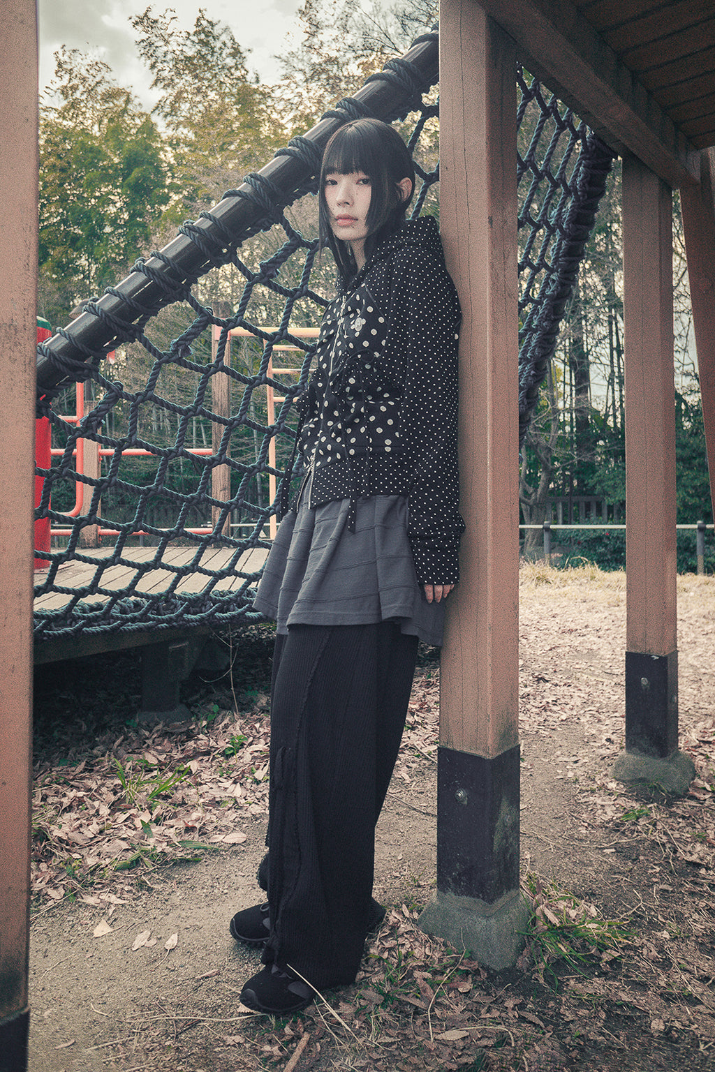 HUGYOURSKIN DOT BIG POCKET HOODIE (BLACK)
