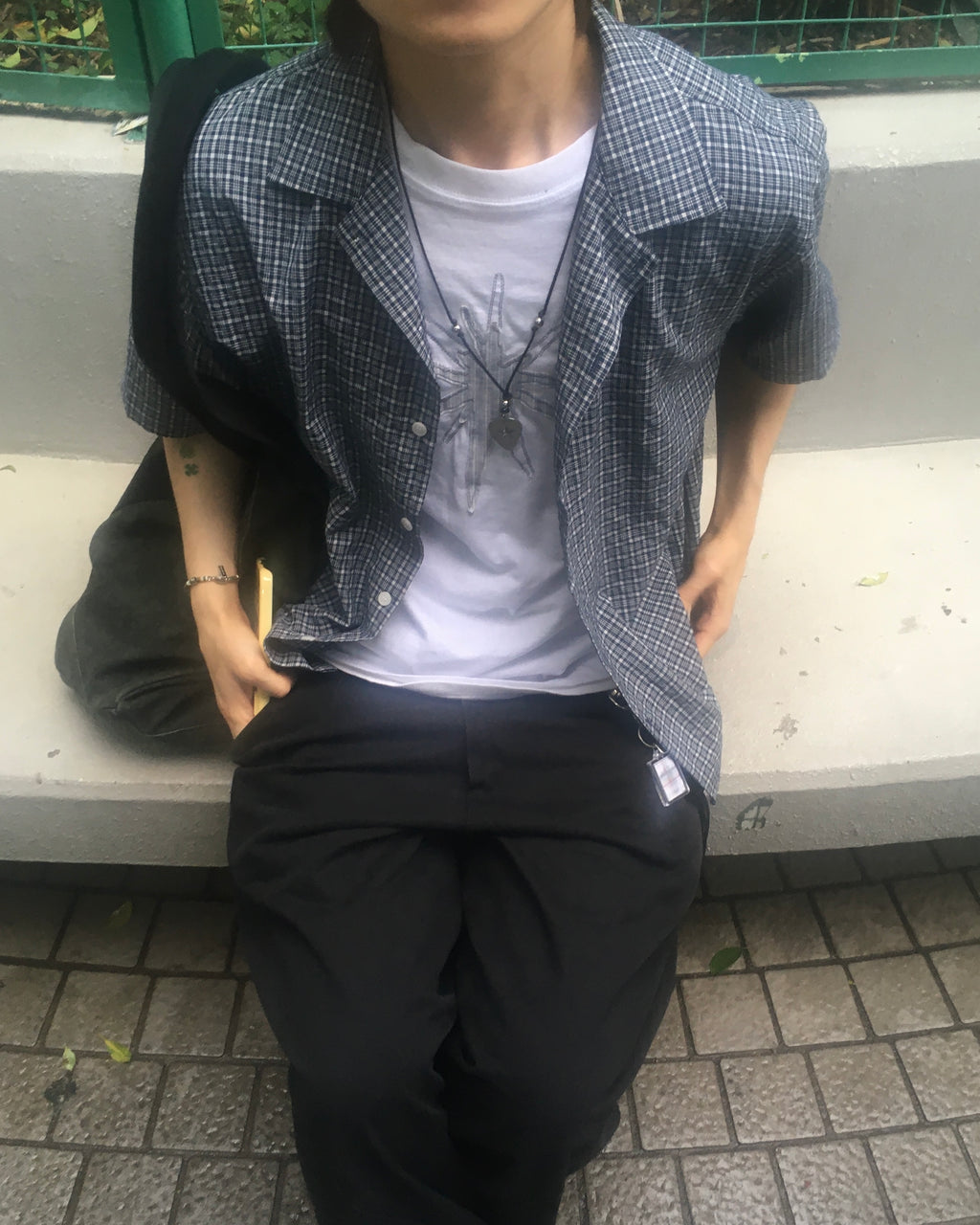 checked v-neck crop shirt (navy)