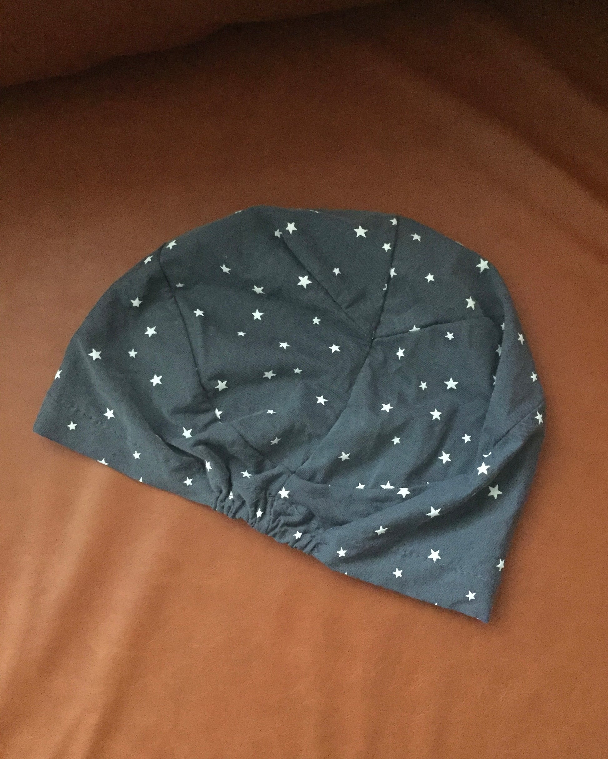 shooting star beanie (charcoal)