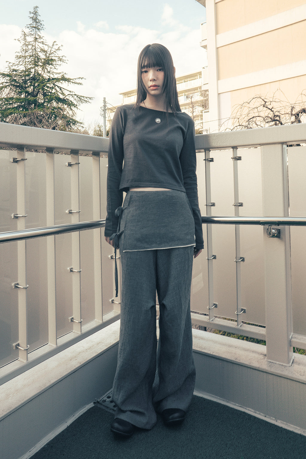 HUGYOURSKIN ANGEL WING TOP (CHARCOAL)