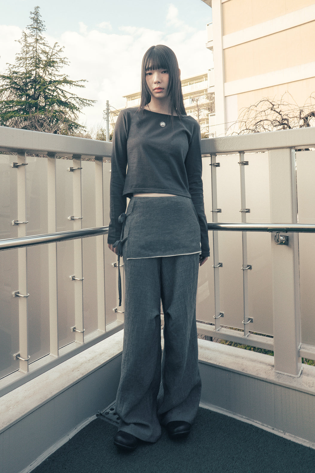 HUGYOURSKIN ANGEL WING TOP (CHARCOAL)