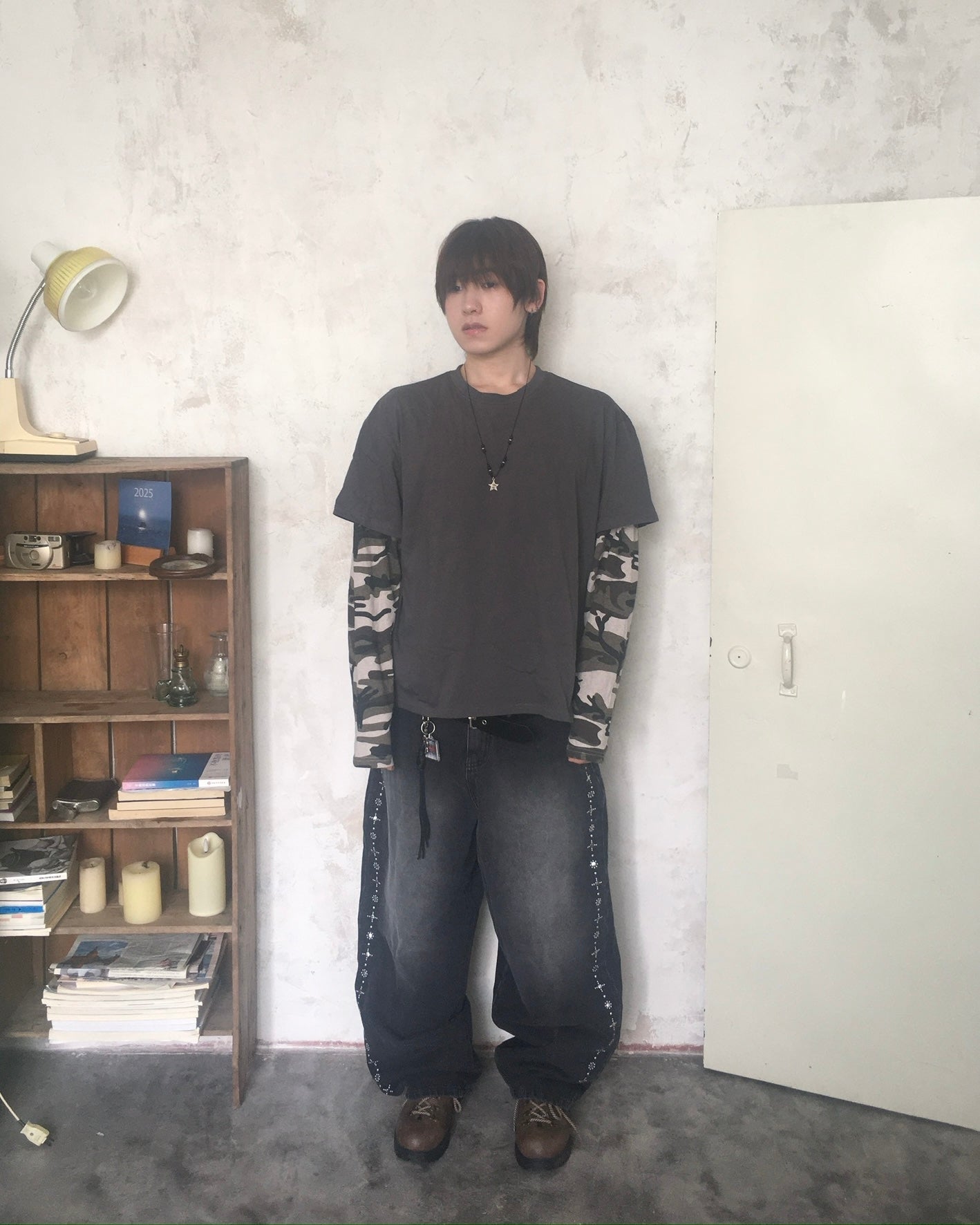 camo crop layered tee (charcoal)